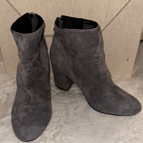 STEVE MADDEN Gray Suede Booties w/ zipper - Picture 2 of 6